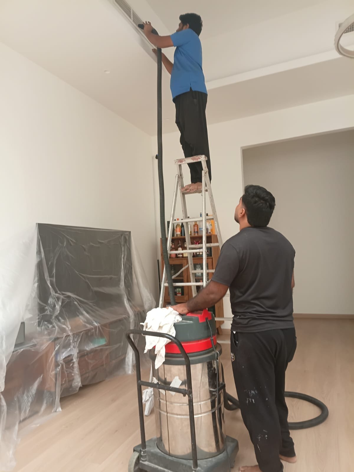 Modern luxury kitchen cabinet installation and renovation
